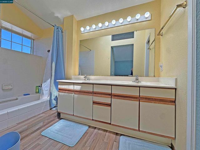 1114 Alta Marino Cir, Pinole, CA 94564