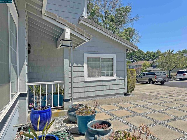1114 Alta Marino Cir, Pinole, CA 94564