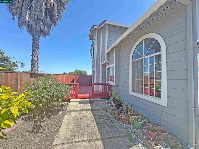 1114 Alta Marino Cir, Pinole, CA 94564