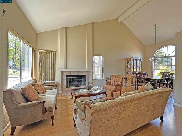 1114 Alta Marino Cir, Pinole, CA 94564