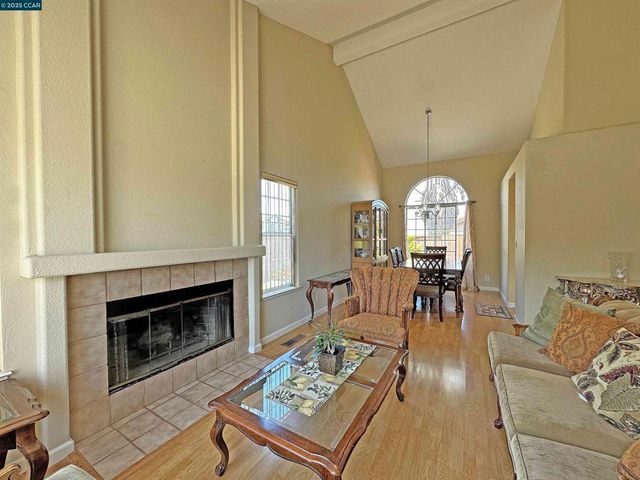 1114 Alta Marino Cir, Pinole, CA 94564