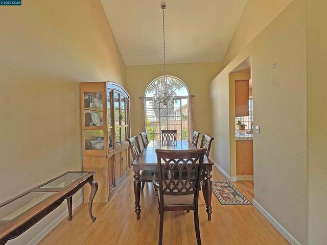 1114 Alta Marino Cir, Pinole, CA 94564