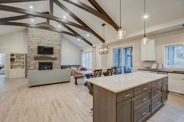 1075 Autumn Oak Lane, Hudson, WI 54016