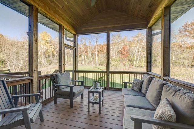 1075 Autumn Oak Lane, Hudson, WI 54016