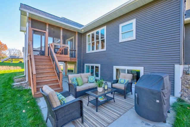 1075 Autumn Oak Lane, Hudson, WI 54016