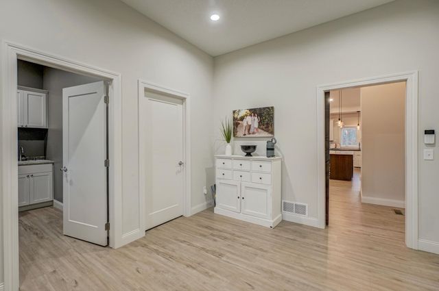 1075 Autumn Oak Lane, Hudson, WI 54016