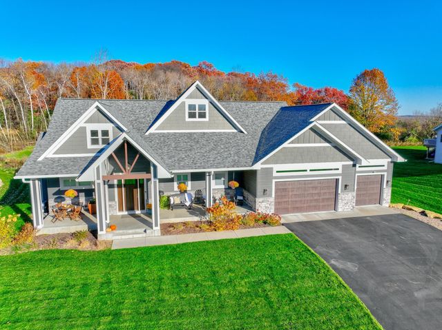 1075 Autumn Oak Lane, Hudson, WI 54016