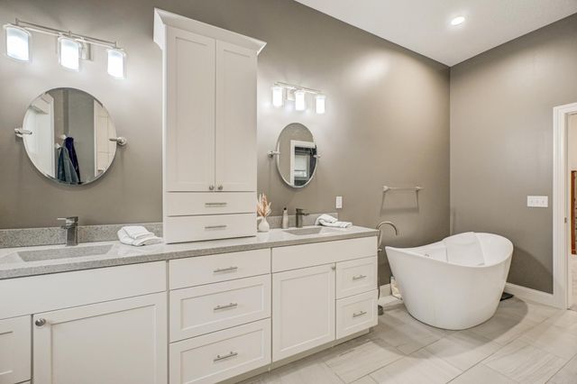 1075 Autumn Oak Lane, Hudson, WI 54016