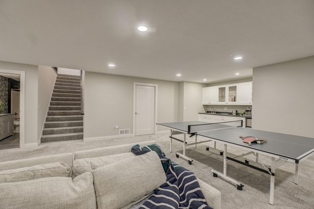 1075 Autumn Oak Lane, Hudson, WI 54016