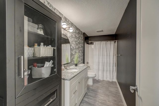 1075 Autumn Oak Lane, Hudson, WI 54016