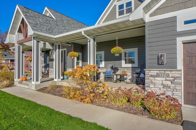 1075 Autumn Oak Lane, Hudson, WI 54016