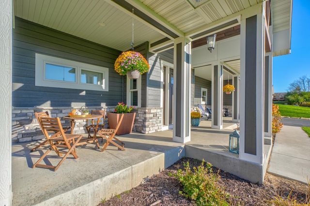 1075 Autumn Oak Lane, Hudson, WI 54016