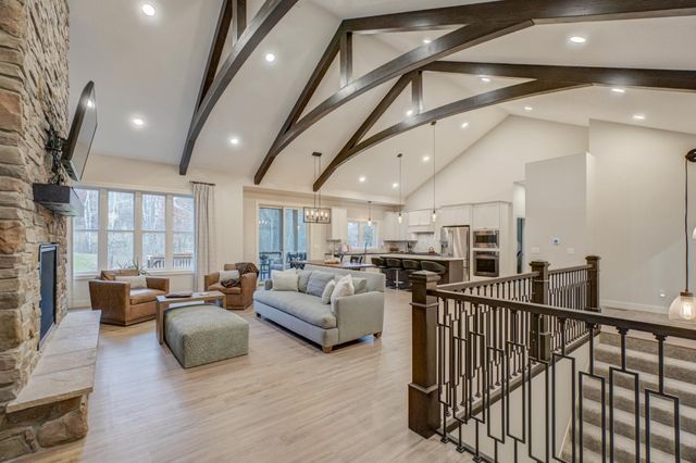 1075 Autumn Oak Lane, Hudson, WI 54016