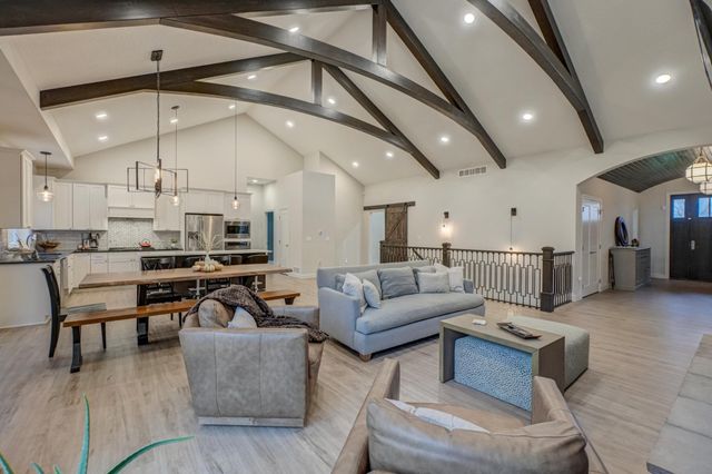 1075 Autumn Oak Lane, Hudson, WI 54016