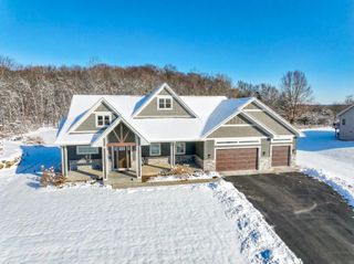 1075 Autumn Oak Lane, Hudson, WI 54016