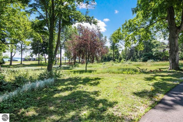 1123 Bay Street, Traverse City, MI 49684