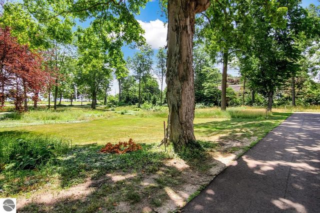 1123 Bay Street, Traverse City, MI 49684