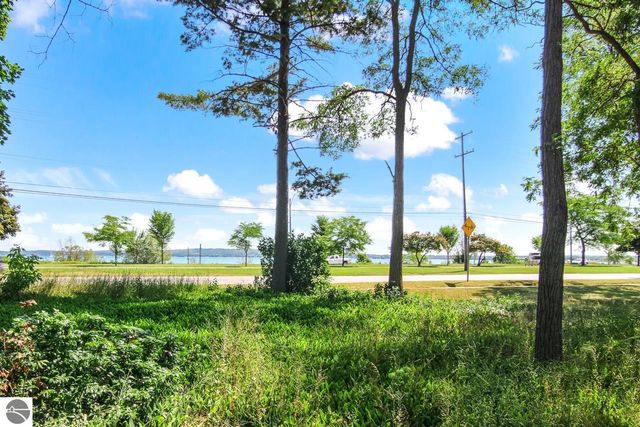 1123 Bay Street, Traverse City, MI 49684