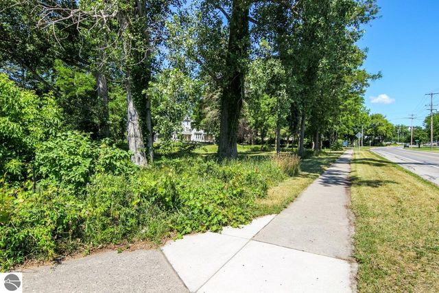 1123 Bay Street, Traverse City, MI 49684