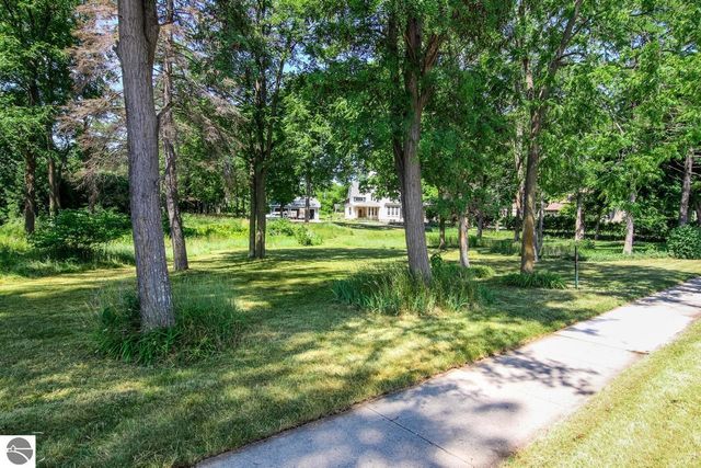 1123 Bay Street, Traverse City, MI 49684