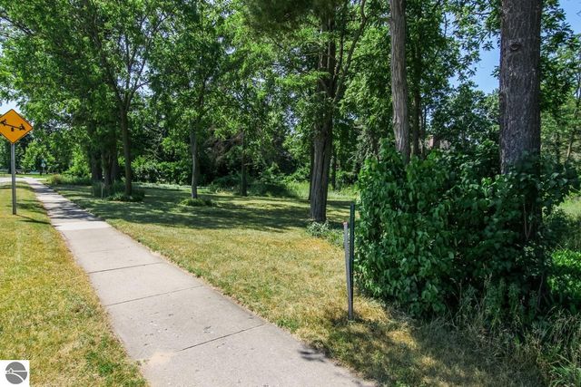 1123 Bay Street, Traverse City, MI 49684