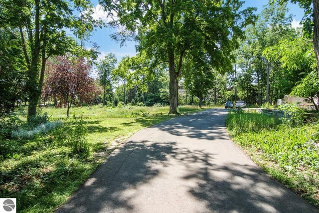 1123 Bay Street, Traverse City, MI 49684