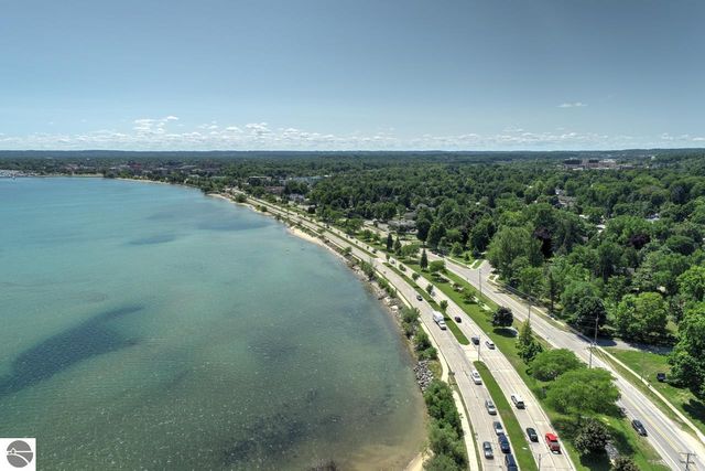 1123 Bay Street, Traverse City, MI 49684