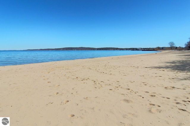 1123 Bay Street, Traverse City, MI 49684