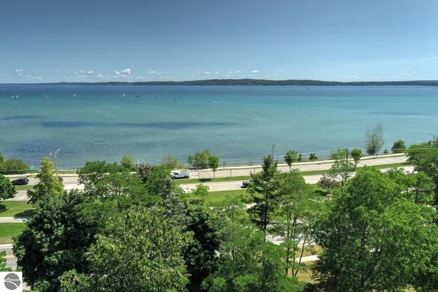 1123 Bay Street, Traverse City, MI 49684