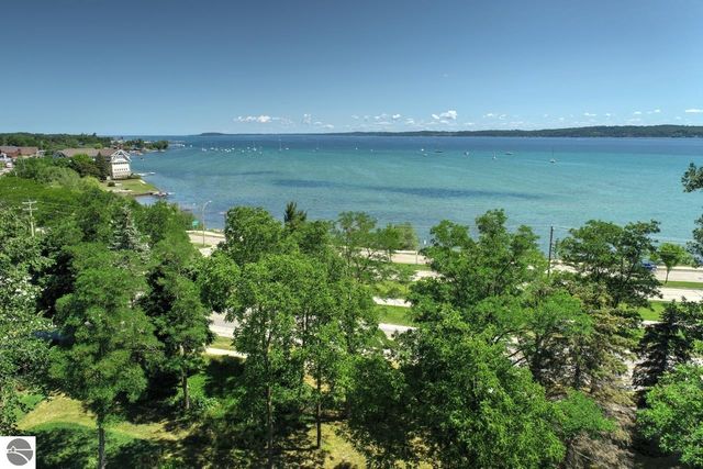 1123 Bay Street, Traverse City, MI 49684