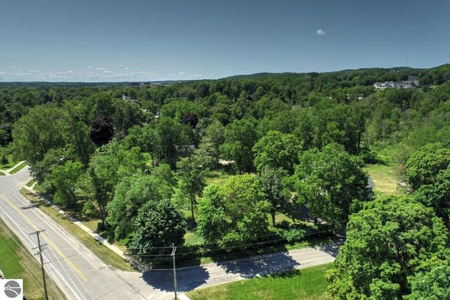 1123 Bay Street, Traverse City, MI 49684