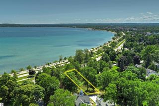 1123 Bay Street, Traverse City, MI 49684