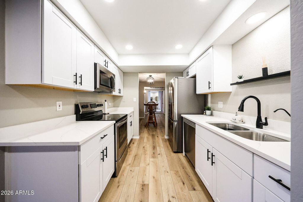 9125 E PURDUE Avenue 102, Scottsdale, AZ 85258