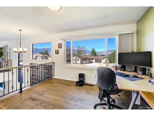 2832 Country Club Cir, Colorado Springs, CO 80909