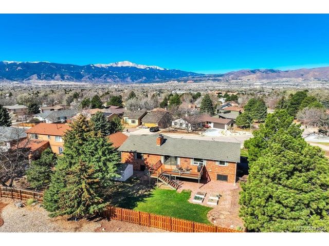 2832 Country Club Cir, Colorado Springs, CO 80909