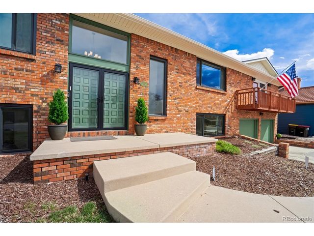 2832 Country Club Cir, Colorado Springs, CO 80909