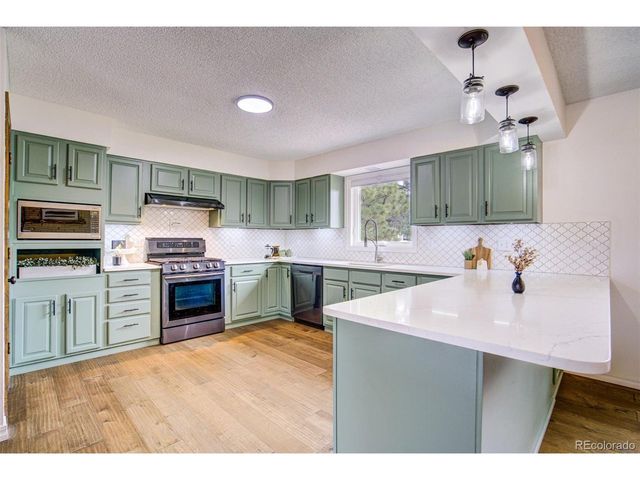 2832 Country Club Cir, Colorado Springs, CO 80909