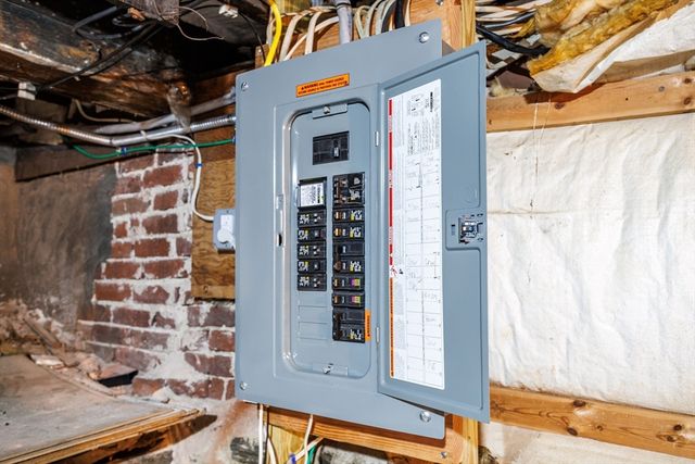 663 Millbury St, Worcester, MA 01607