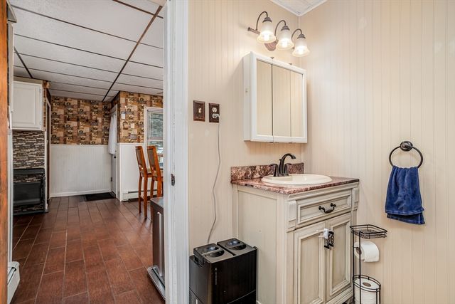 663 Millbury St, Worcester, MA 01607