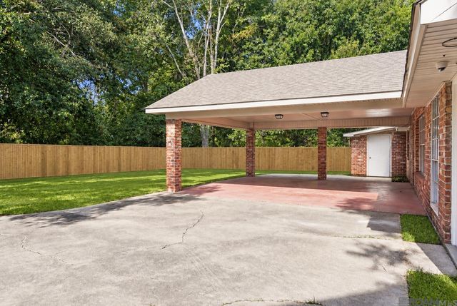 9736 Regency Dr, Baton Rouge, LA 70815