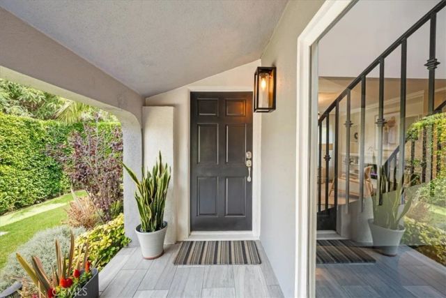 2116 S Cloverdale, Los Angeles, CA 90016