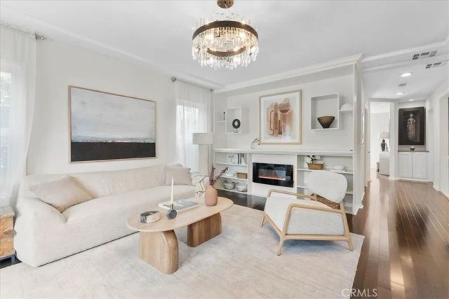 2116 S Cloverdale, Los Angeles, CA 90016