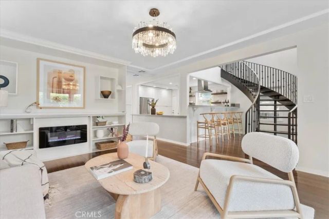 2116 S Cloverdale, Los Angeles, CA 90016