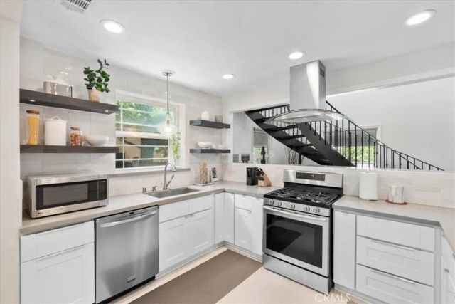 2116 S Cloverdale, Los Angeles, CA 90016