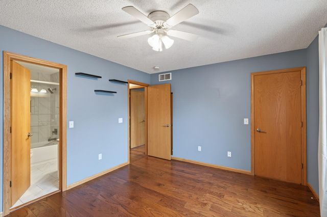 9850 Wynstone Drive, Woodbury, MN 55125