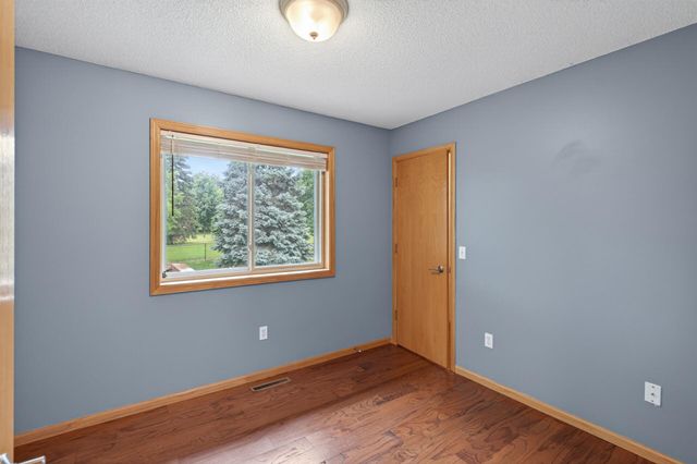 9850 Wynstone Drive, Woodbury, MN 55125