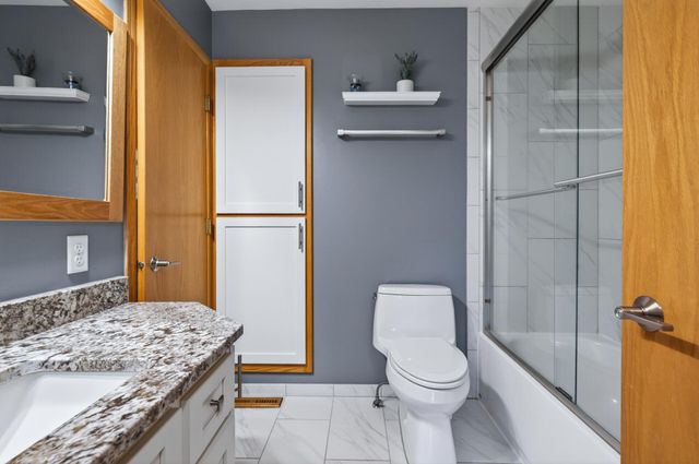 9850 Wynstone Drive, Woodbury, MN 55125