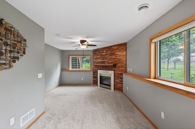9850 Wynstone Drive, Woodbury, MN 55125