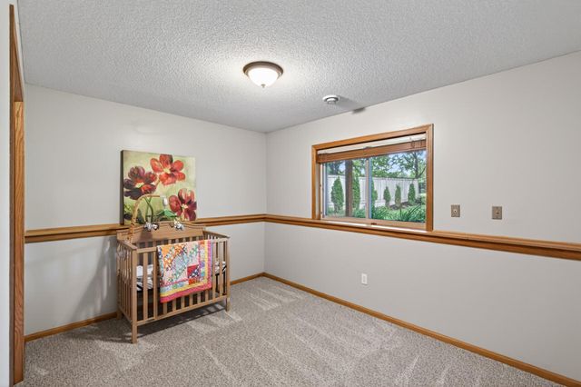 9850 Wynstone Drive, Woodbury, MN 55125