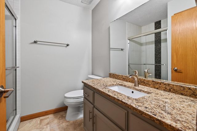 9850 Wynstone Drive, Woodbury, MN 55125